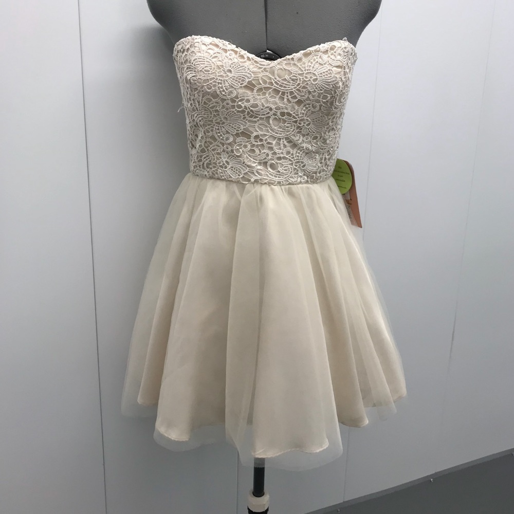 Windsor size 7 homecoming dress